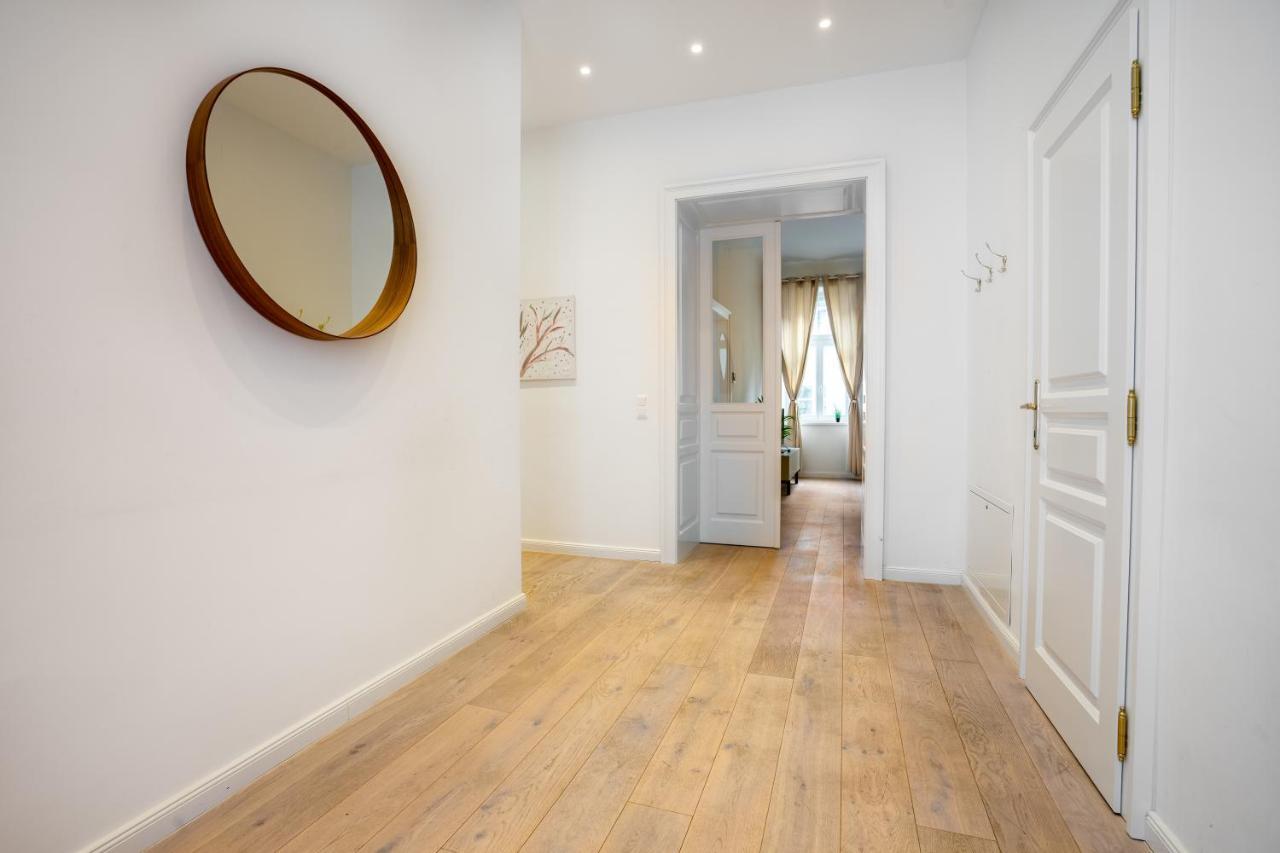 Modernes Apartment Im Charmanten Cottage Viertel Wina Bagian luar foto